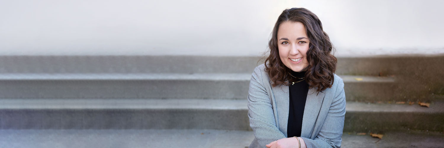 Elise Raschke sitting on steps