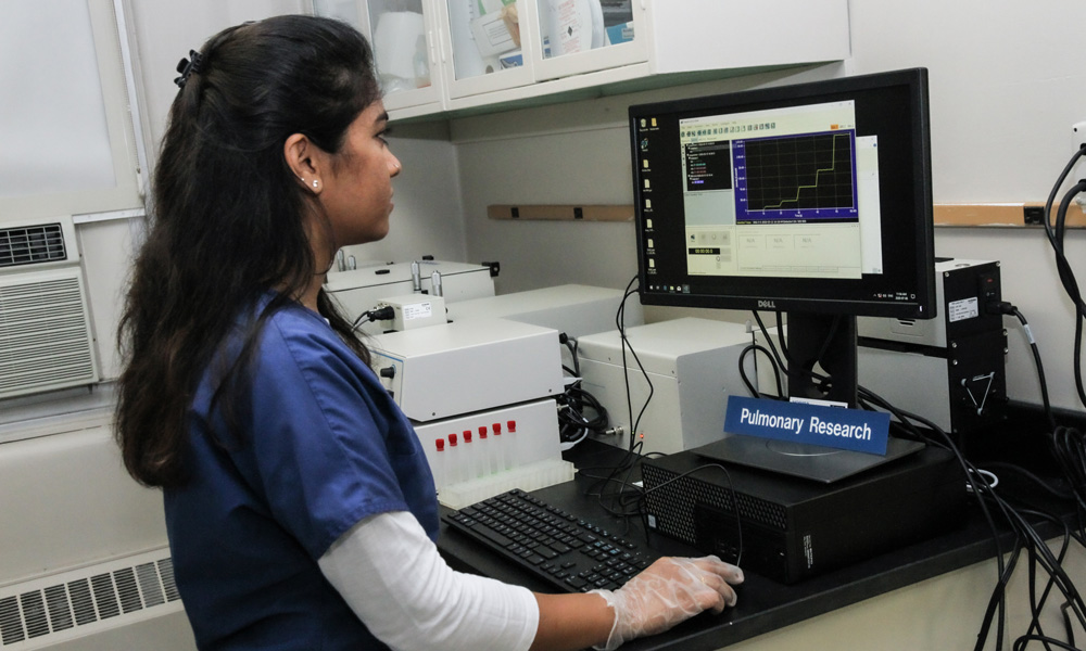 Graduate student Swetha Ganesh working at a computer in the Computational Lung Physiology Laboratory