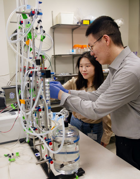Student working with professor in Biomedical Engineering Laboratories