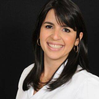 Headshot of Dr. Mariana Reis